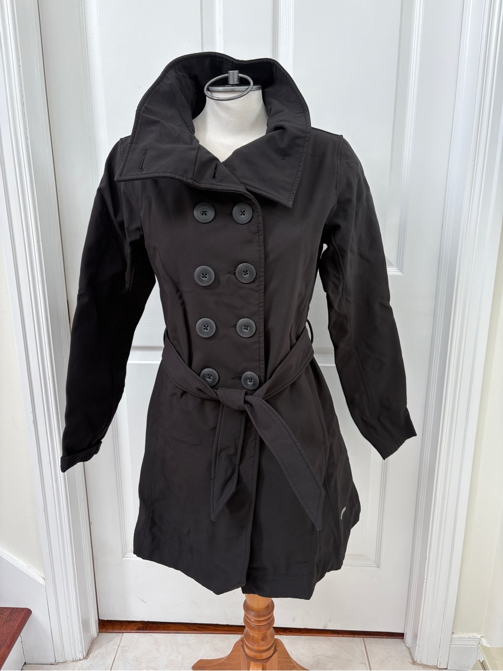 One Tooth Women's Black Double-Breasted Trench Coat with Waist Tie